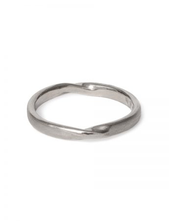 Soft Twist Ring – White Gold