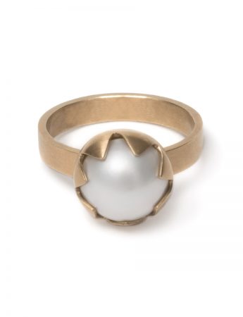 Small Corona Ring – Gold & Pearl