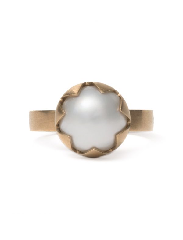 Small Corona Ring – Gold & Pearl