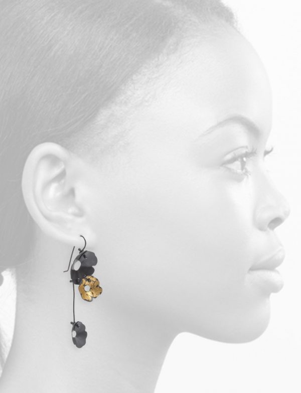 Anemone Three Flower Earrings – Black and Gold