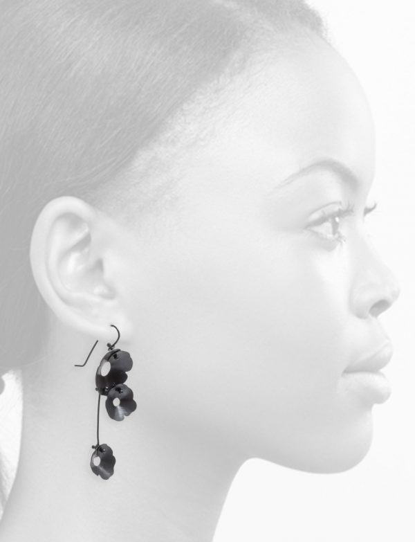 Anemone Three Flower Earrings – Black