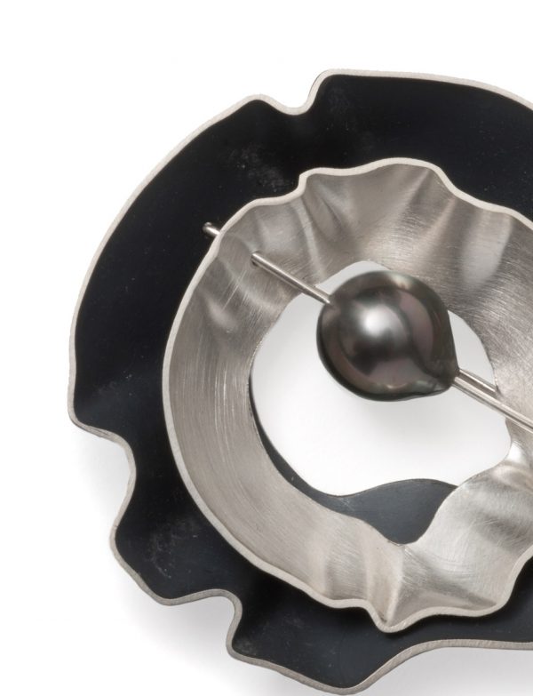 Double Rippled Periwinkle Brooch – Pearl