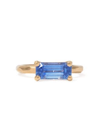 Faceted Ring – Yellow Gold & Cornflower Blue Sapphire