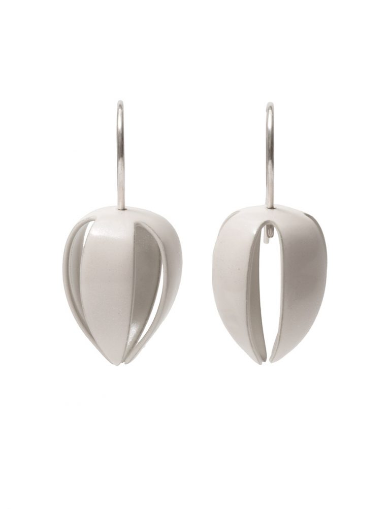 Medium Correa Alba Bud Hook Earrings – White and Silver