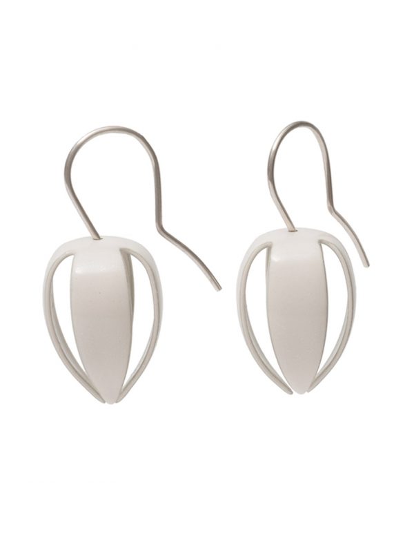 Medium Correa Alba Bud Hook Earrings – White and Silver