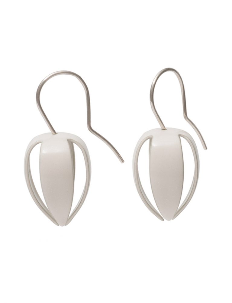 Medium Correa Alba Bud Hook Earrings – White and Silver