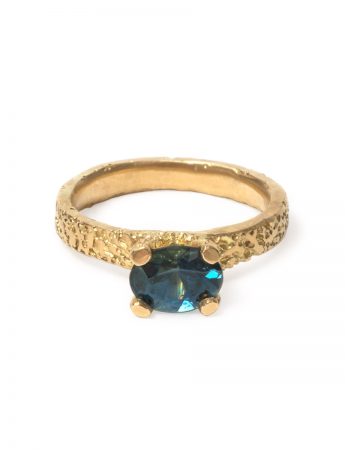 Oval Engagement Ring – Gold & Blue Sapphire