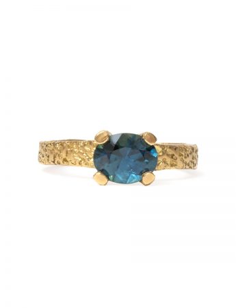 Oval Engagement Ring – Gold & Blue Sapphire