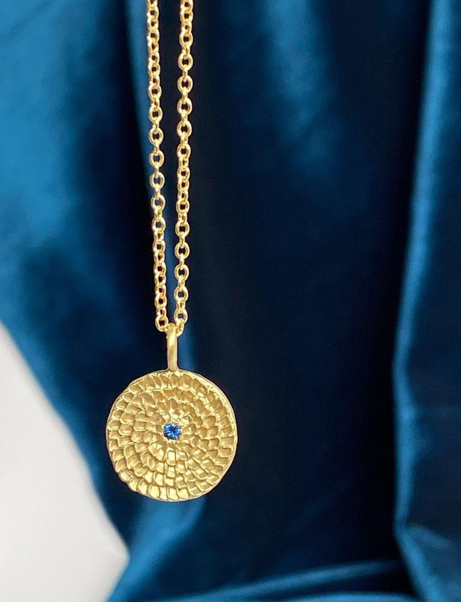 Gold round necklace set online