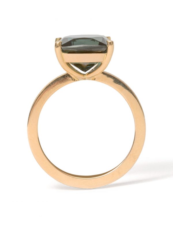 Four Claw Ring – Yellow Gold & Parti Sapphire
