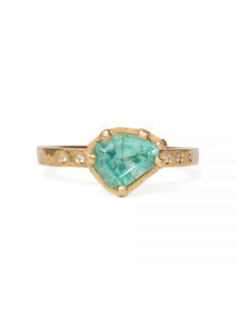 Textura Carezza Ring – Emerald & Diamond