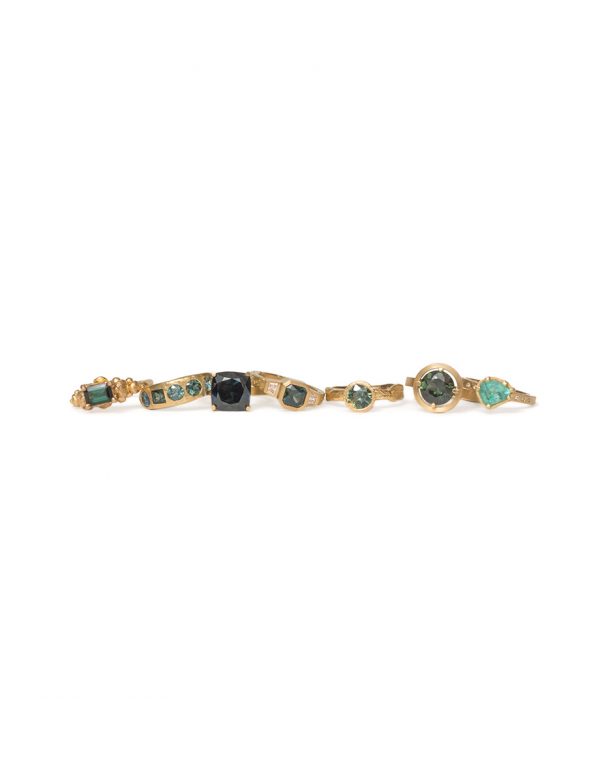 Textura Carezza Ring – Emerald & Diamond
