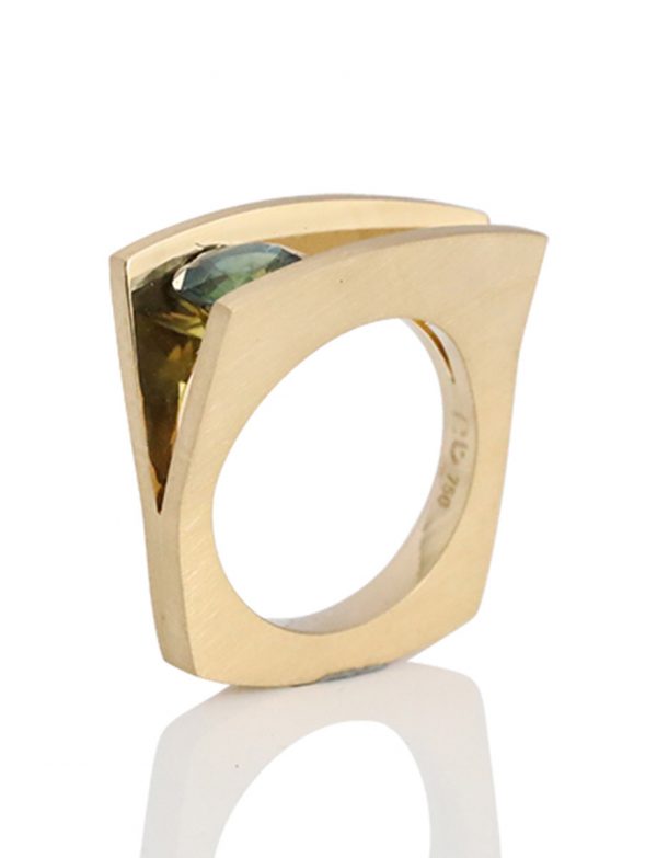 Rift Ring – Sapphire