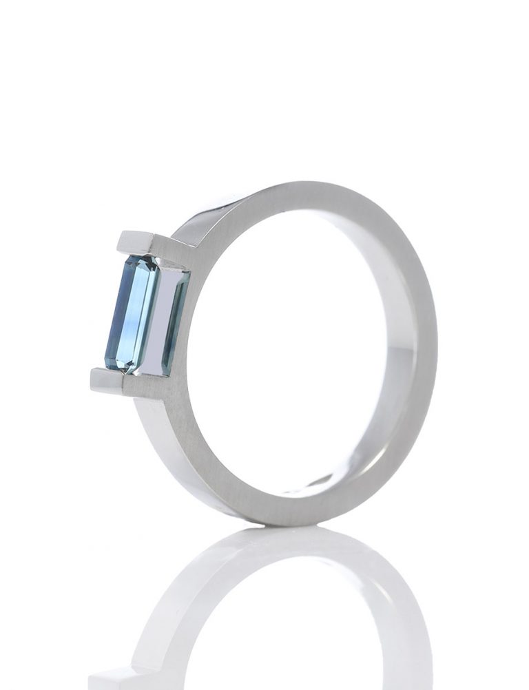 Slim Ring – Blue Sapphire