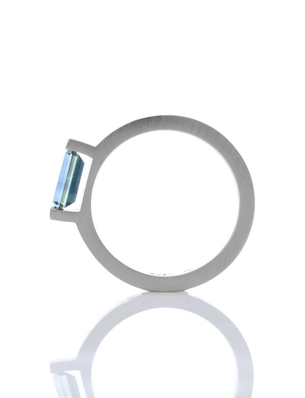 Slim Ring – Blue Sapphire