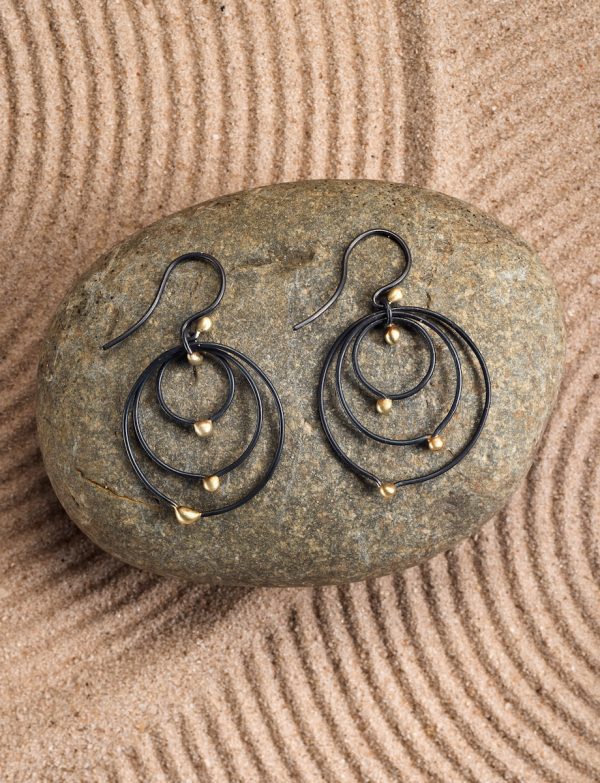 Puddle Pois Earrings – Black & Gold