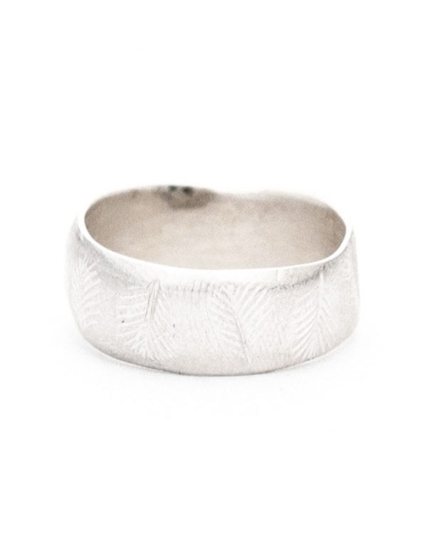 Beachcomber Wide Leaf Emboss Ring – Silver
