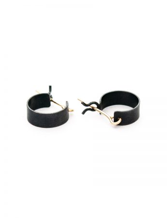 Small Shikaku Hoop Earrings – Black & Gold