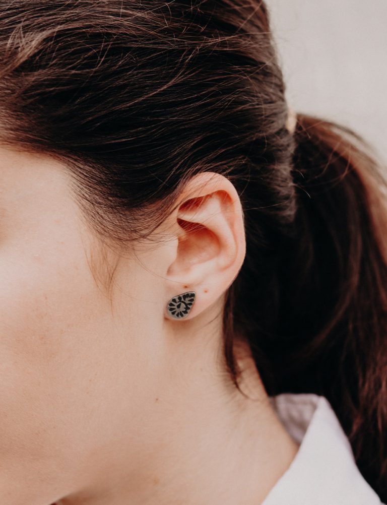 Small Teardrop Single Stud Earring – Silver