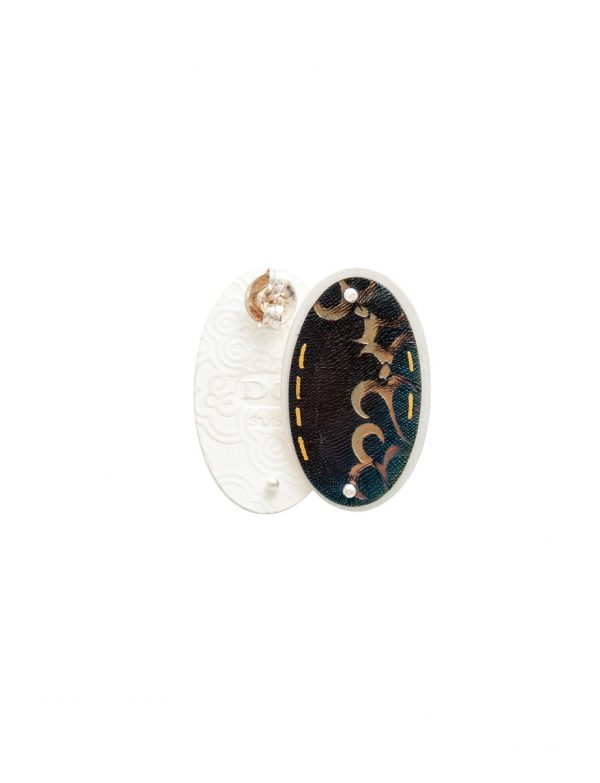 Deep Etch Oval Stud Earrings – Black & Gold