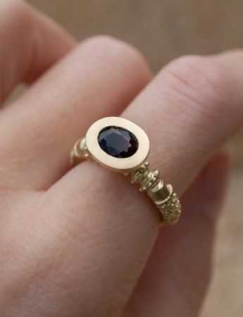 Kuphar Ring – Yellow Gold & Tourmaline