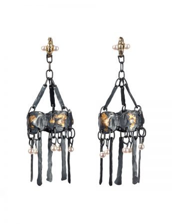 Bizancio Earrings – Black, Gold & Pearl