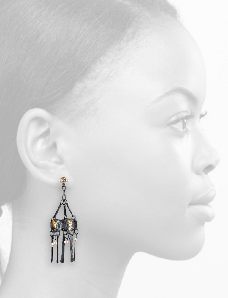 Bizancio Earrings – Black, Gold & Pearl