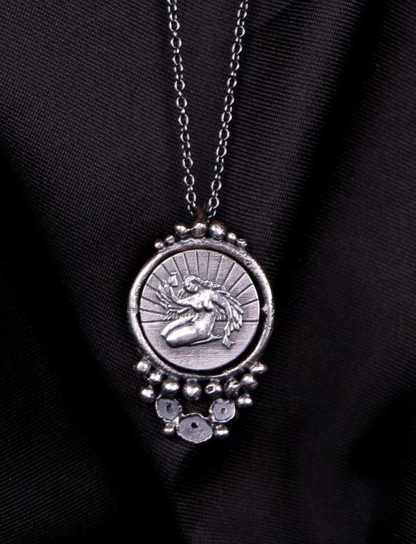 Empress Antiseptika Full Frame Spin Necklace – Black
