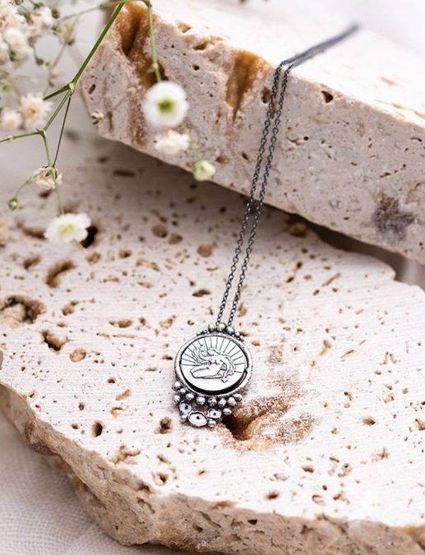 Empress Antiseptika Full Frame Spin Necklace – Black