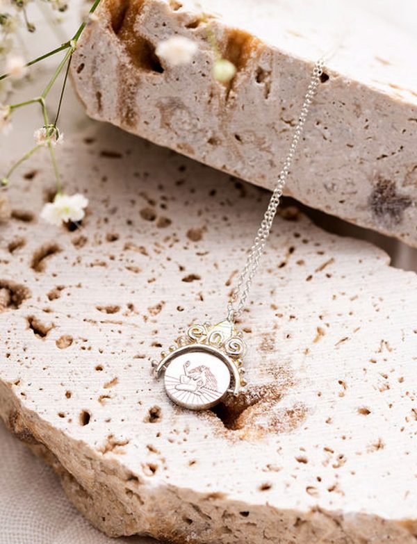 Oracle Veritas Half Frame Spin Necklace – Silver