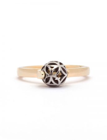 Rhythm Tilt Ring – Yellow Gold