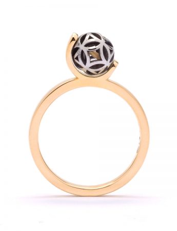 Rhythm Tilt Ring – Yellow Gold