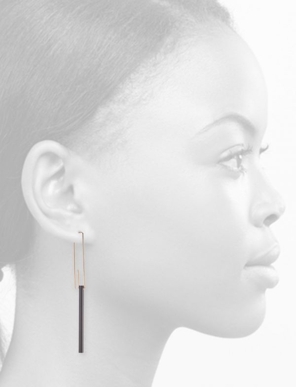 Short Hidden Line Earrings – Black & Gold