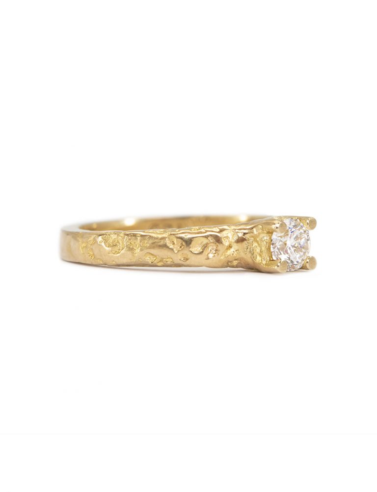 Nephra Ring – Yellow Gold & White Diamond