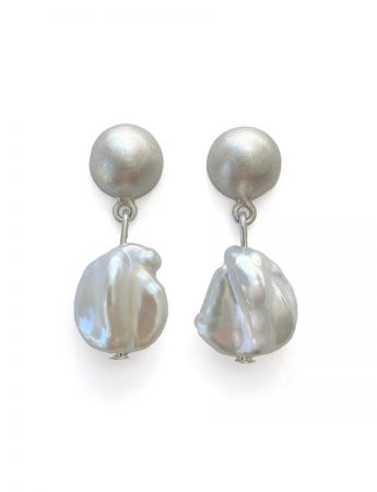 Balance of Duality Pearl Earrings