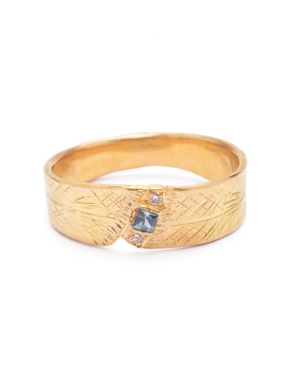 Cummerbund Sapphire & Diamond Ring