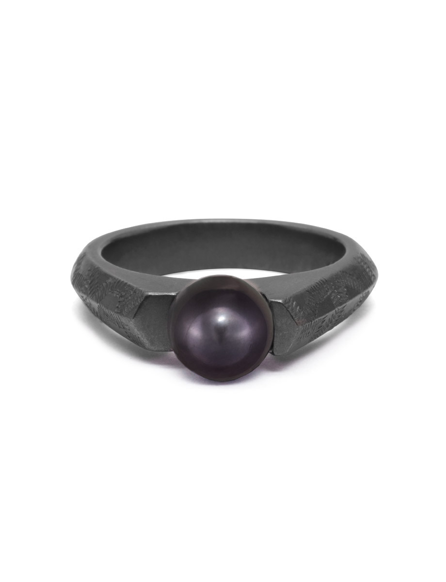 Lustre Ring – Oxidised Silver & Black Freshwater Pearl