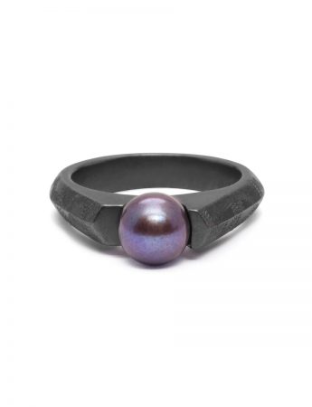 Lustre Ring – Oxidised Silver & Black Freshwater Pearl