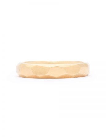 Faceted Mens Wedder – Yellow Gold