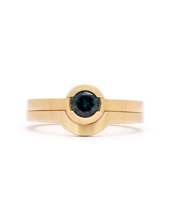 Circular Solitaire Ring – Teal Sapphire & Gold