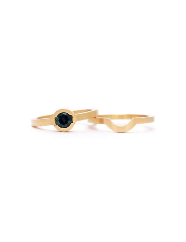 Circular Solitaire Ring – Teal Sapphire & Gold