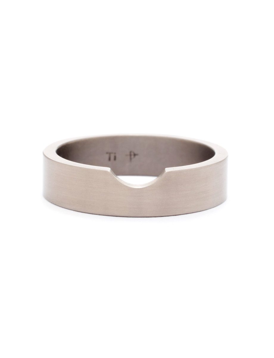 Interlocking outlet wedding bands