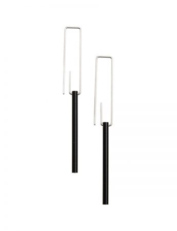 Short Hidden Line Earrings – Black