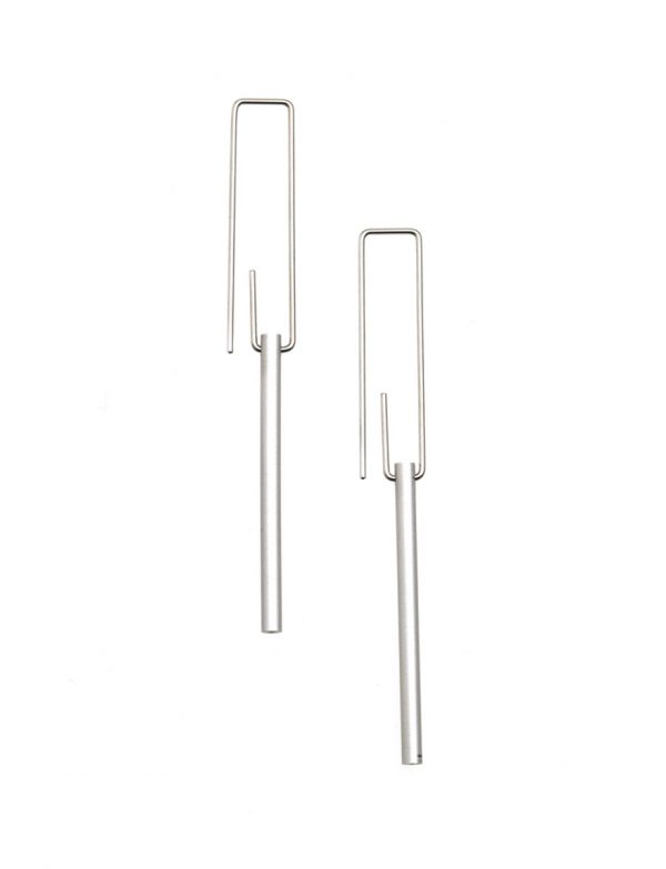Short Hidden Line Earrings – White