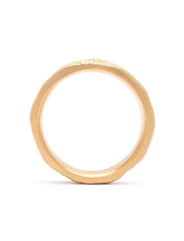 Textura Crosshatch Wedding Ring – Yellow Gold