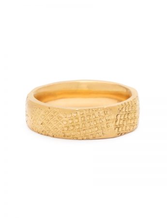 Textura Crosshatch Wedding Ring – Yellow Gold