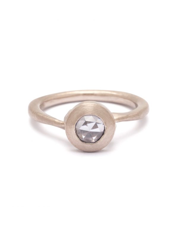 Soft Twist Solitaire Ring – White Gold & Madagascan Sapphire