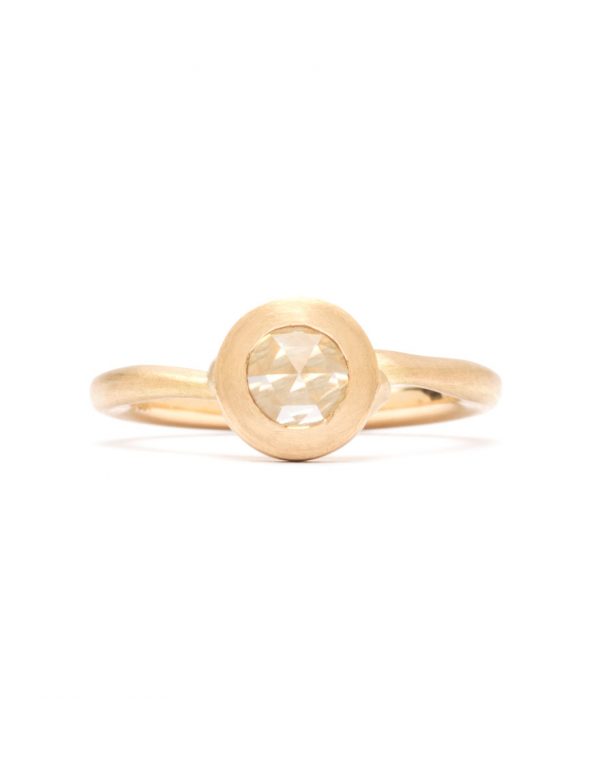 Soft Twist Solitaire Ring – Yellow Gold & Lavender Sapphire