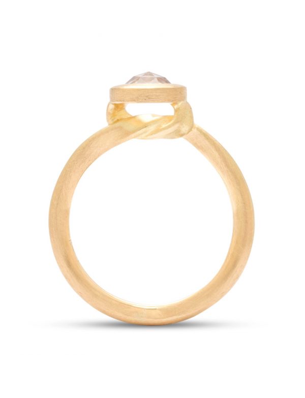 Soft Twist Solitaire Ring – Yellow Gold & Lavender Sapphire
