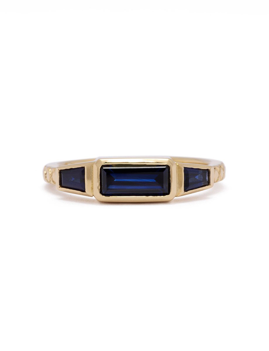 Trilogy Ring – Yellow Gold & Blue Sapphires